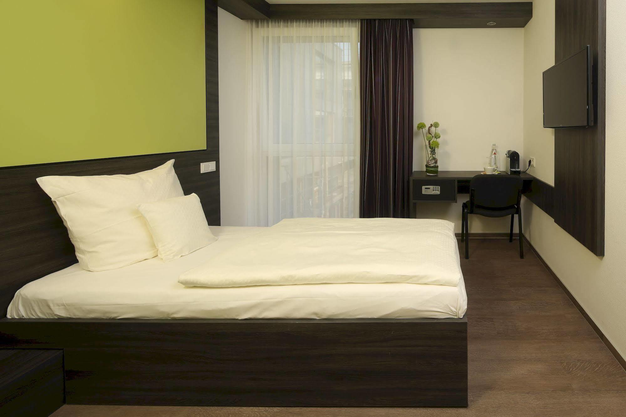 Economy-Hotel Ульм Экстерьер фото